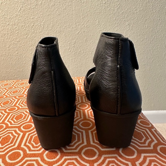 Naturalizer - Picture 2 of 2